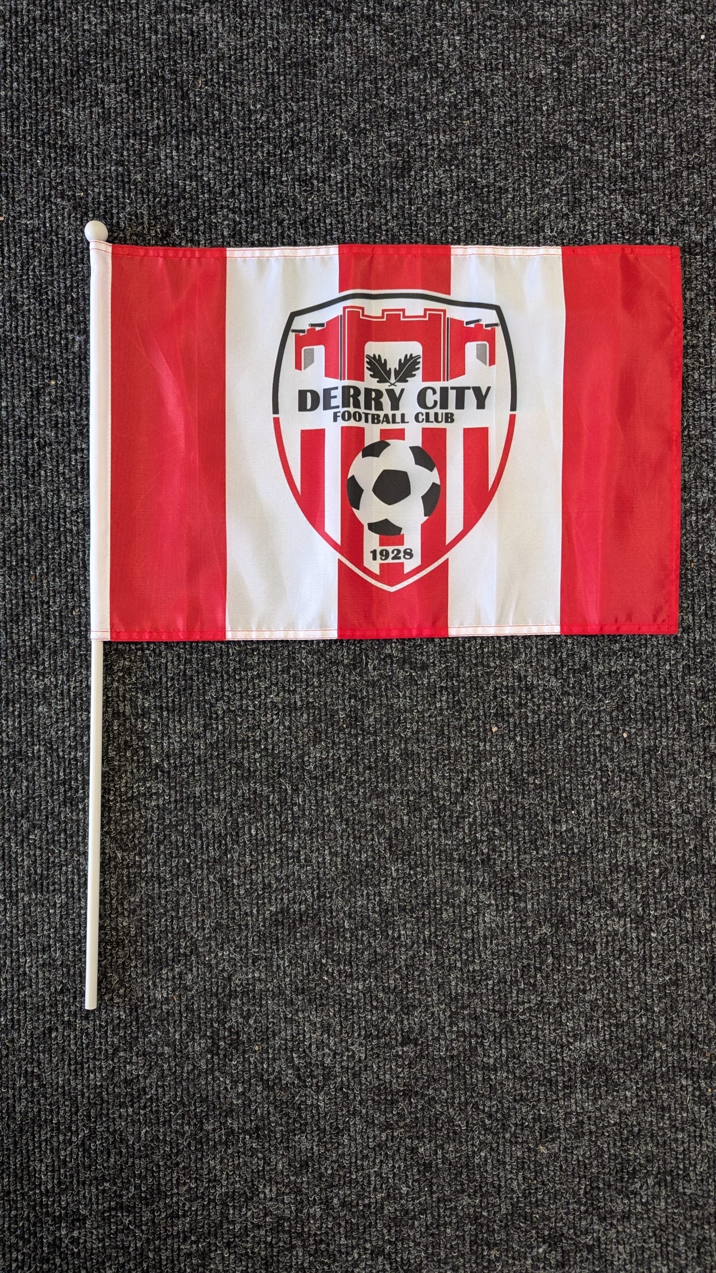 Flags: 45cm x 30 cm